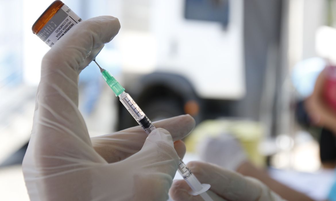 Em Santa Rita do Novo Destino, polícia indicia três servidores suspeitos de vacinar pessoas fora do grupo prioritário