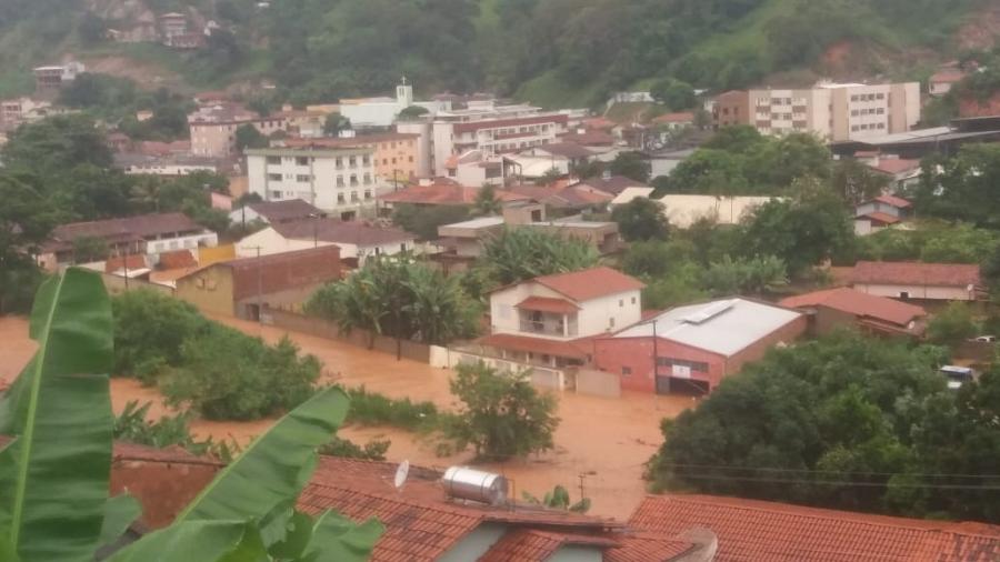 Chuvas estragam doses de vacina contra a covid-19 em Minas GeraisChuvas estragam doses de vacina contra a covid-19 em Minas Gerais