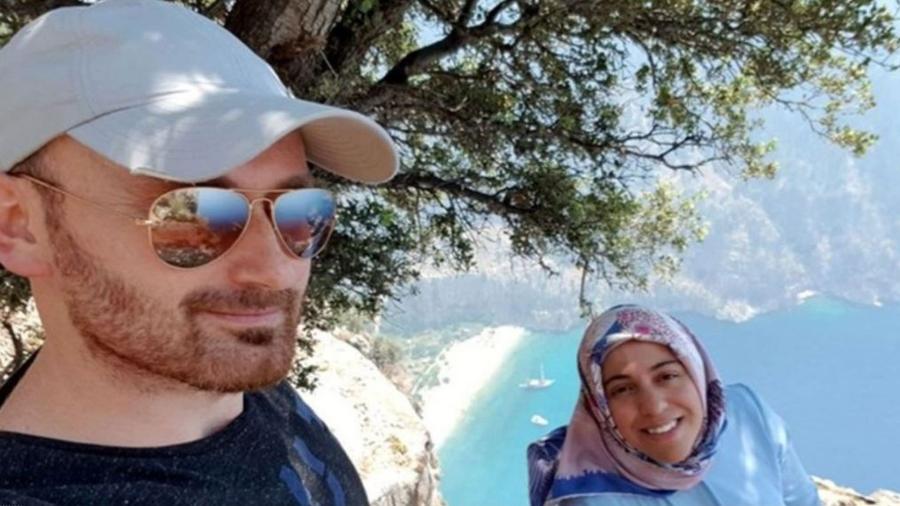 O turco Hakan Aysal, de 40 anos, foi acusado de ter empurrado a esposa de um penhasco para matá-la e obter um seguro de vida no valor de US$ 74 mil
