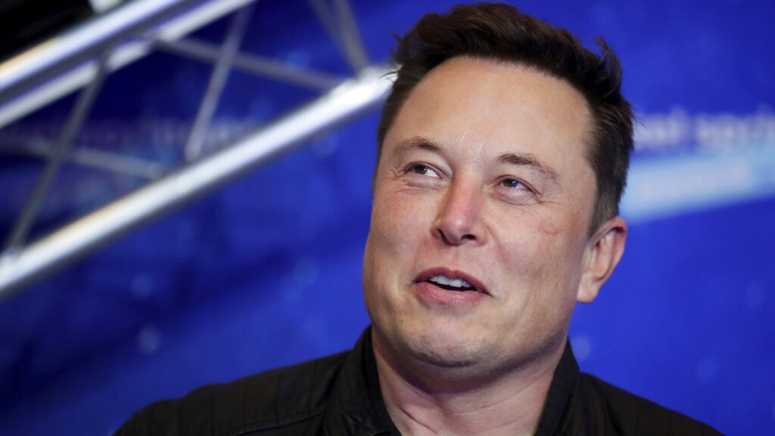 "Não sou fã de pronomes", disse bilionário dono do twitter Elon Musk diz que não se identifica como homem cis