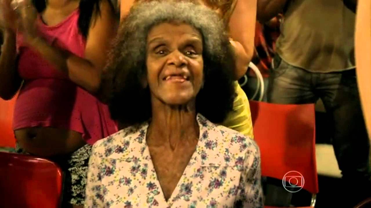 Atriz Niana Machado, a Bá de 'Pé na Cova', morre aos 82 anos
