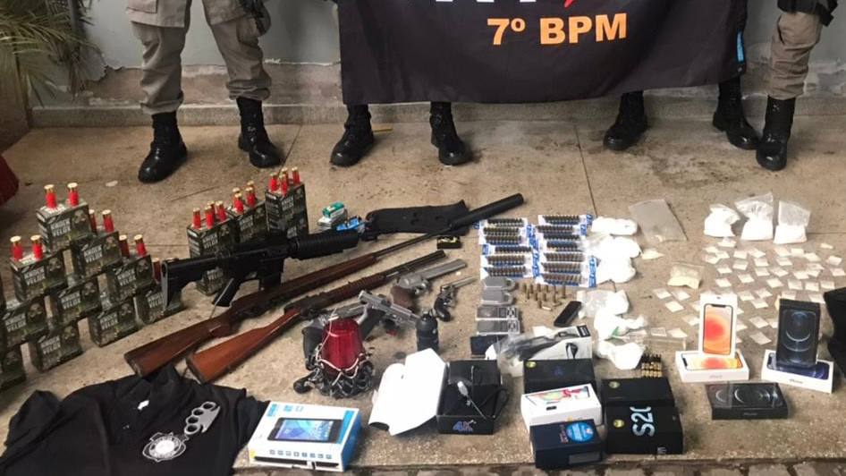 Grupo suspeito de estelionato é preso com granada, drogas e armas em Goiânia