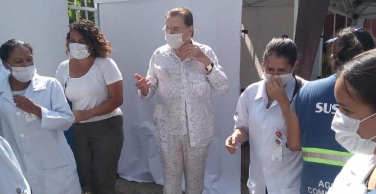 Silvio Santos é vacinado contra a covid-19 em unidade de saúde de São Paulo