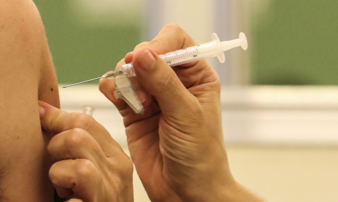 STF libera compra de vacinas da Covid por Estados e municípios caso União descumpra plano de imunização
