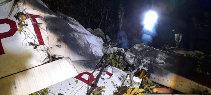 Acidente de avião mata 2 pessoas; outras 2 estão feridas em Araguaiana, MT