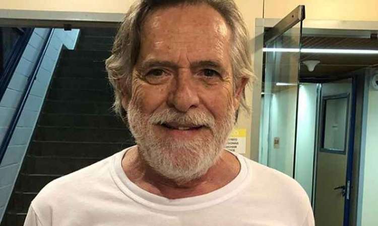"O Shôpi Centi se assustou, deu ré, esbarrou em mim", relatou ator José de Abreu deixa a Globo em ambulância após acidente com jegue