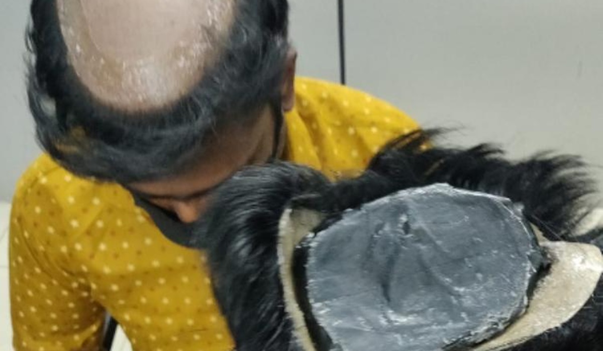 Indianos são presos em aeroporto usando perucas recheadas com ouro ilegal