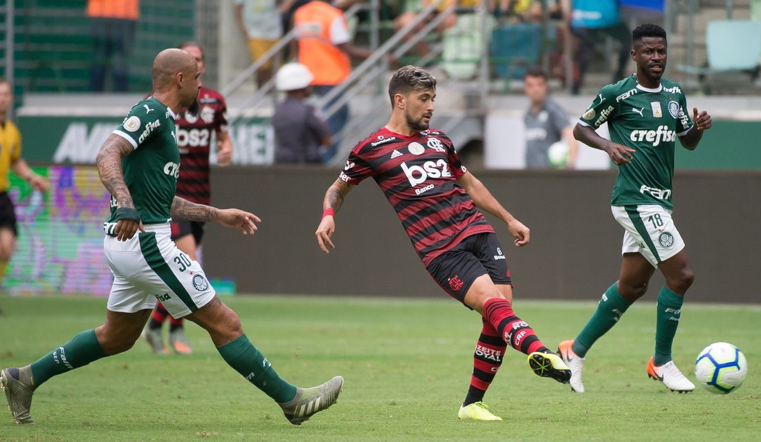 Flamengo e Palmeiras em lance de partida (Foto: Alexandre Vidal/Flamengo)
