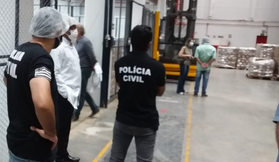 Policiais civis em operação no Daia (Foto: Polícia Civil)