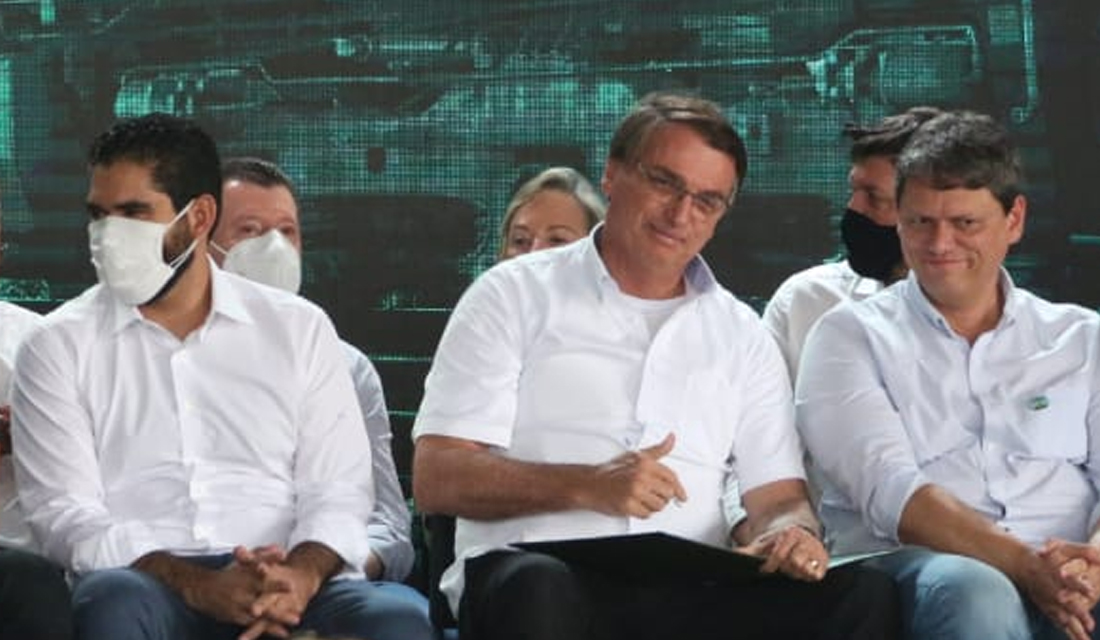 Bolsonaro diz que Brasil é um dos países que mais vacina