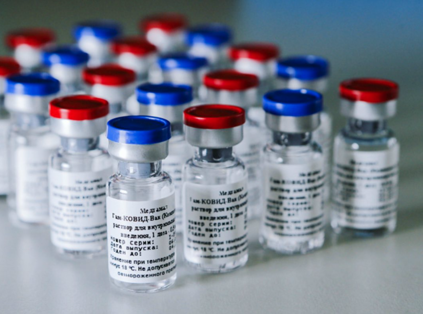 Uma clínica no Quirguistão teve de jogar fora quase mil doses da vacina anticovid-19, depois que uma pessoa desligou o refrigerador Quirguistão perde mil vacinas anticovid de refrigerador desligado para carregar celular