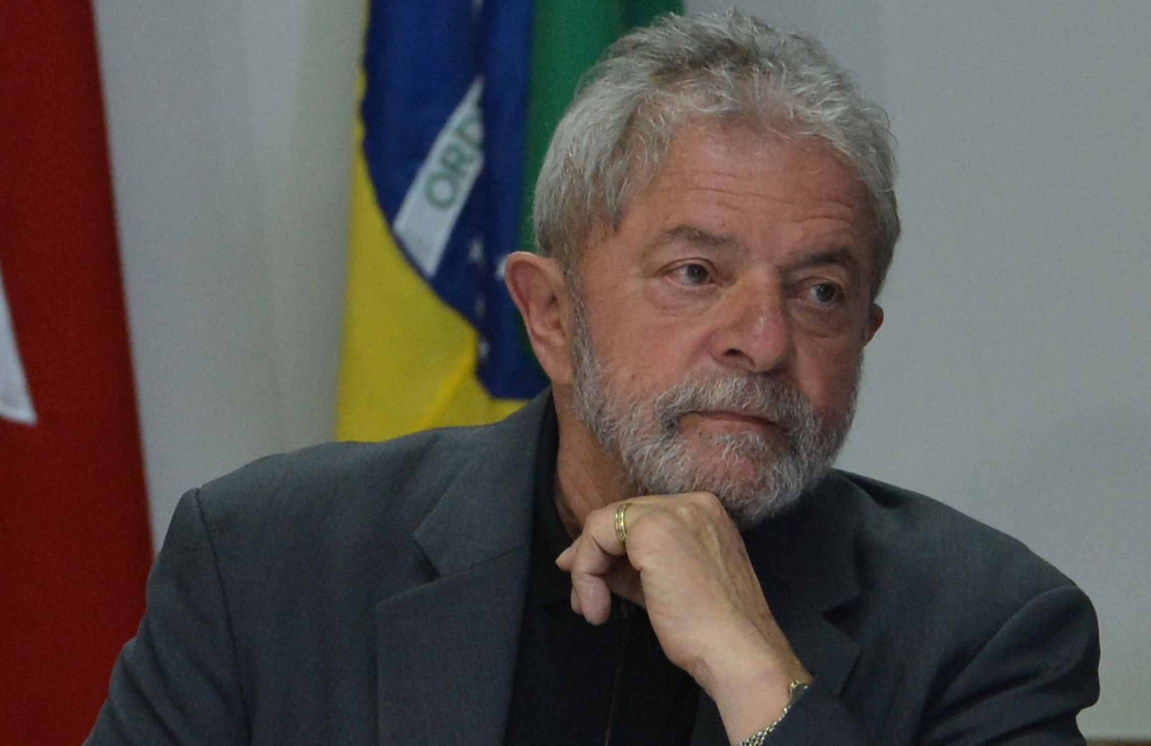 Juiz envia processos de Lula ao DF, mas mantém bloqueio de bens
