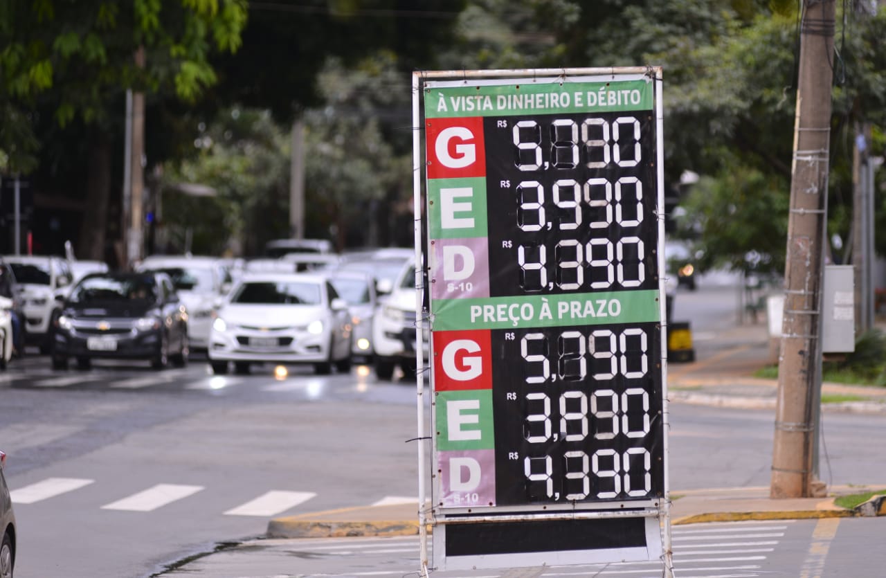 Em dois meses, o valor da gasolina já sofreu ajuste cinco vezes e acumula alta de 41,5%