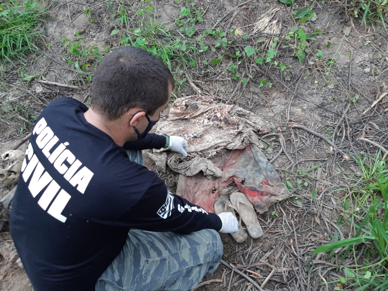 A Polícia Civil encontrou, neste sábado (6), uma ossada humana na zona rural do município goiano de Niquelândia - Polícia encontra ossada humana na zona rural