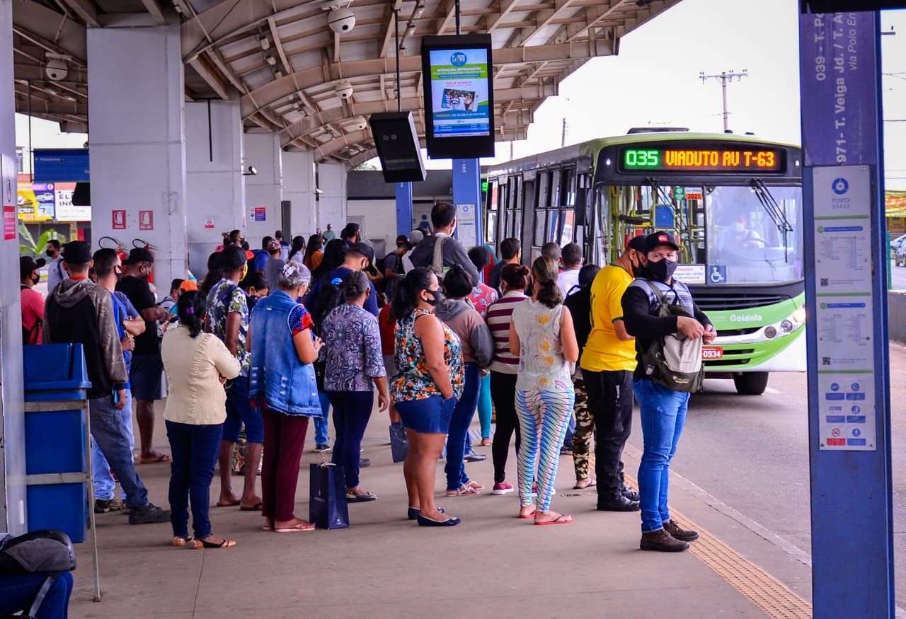 A Justiça de Goiás concedeu liminar que determina que os ônibus transportem apenas passageiros sentados na região Metropolitana de Goiânia (Foto: Jucimar de Sousa/Mais Goiás)
