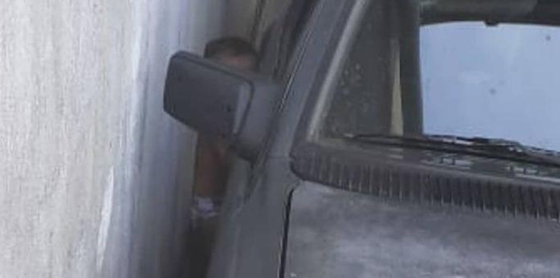 Bombeiros resgatam criança presa entre parede e carro em Pires do Rio
