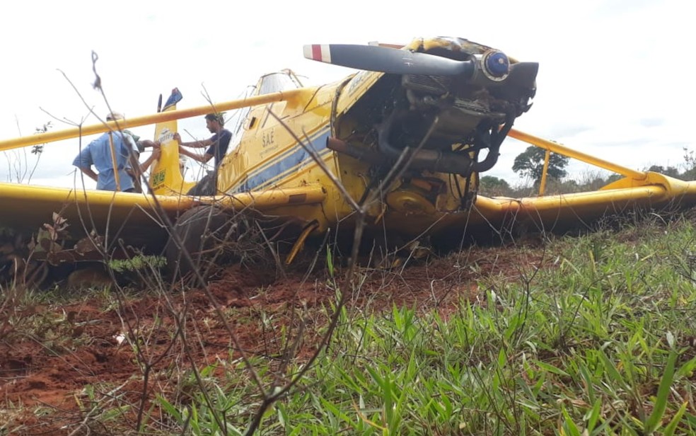 Piloto faz pouso forçado após hélice de avião agrícola quebrar em Quirinópolis