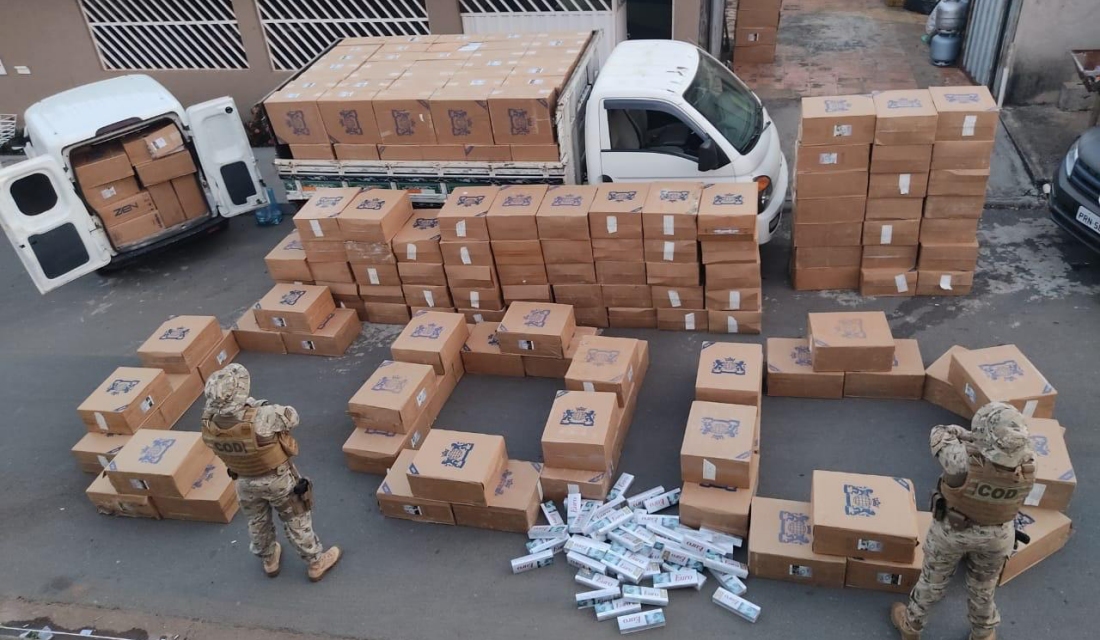Carga de cigarros contrabandeados apreendidos pelo COD (Foto: Polícia Militar)