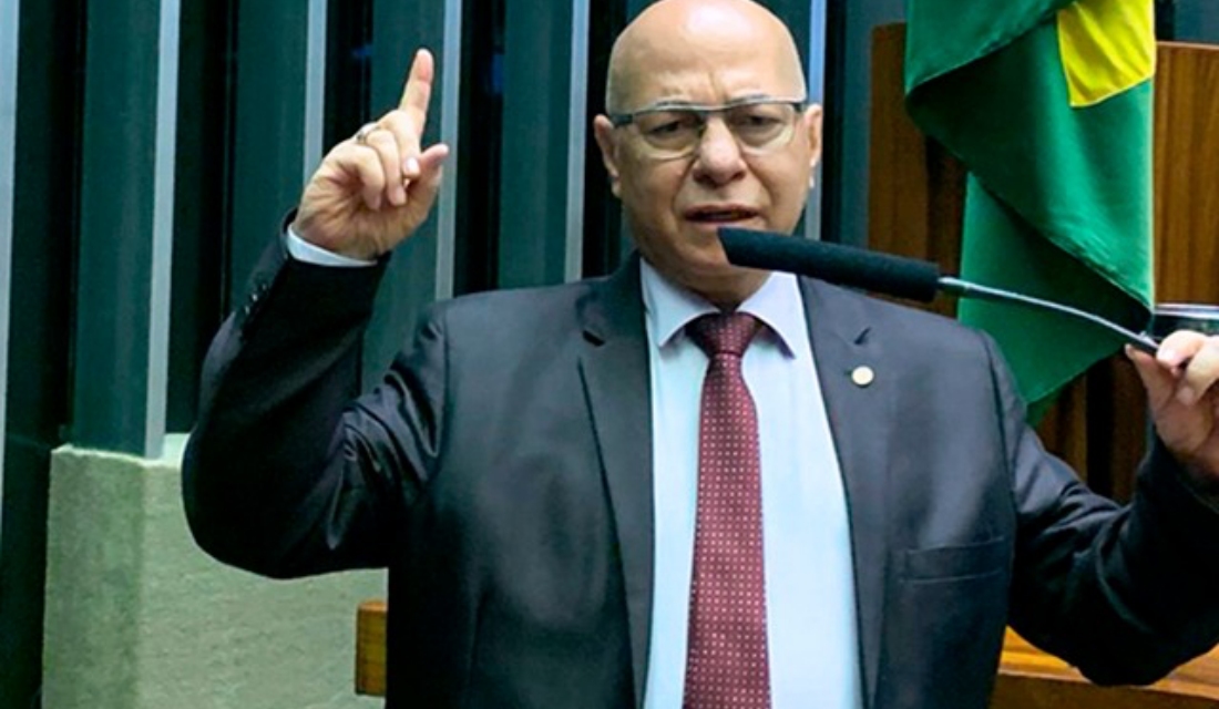Tribunal de Goiás cassa professor Alcides, mas deputado continua no cargo