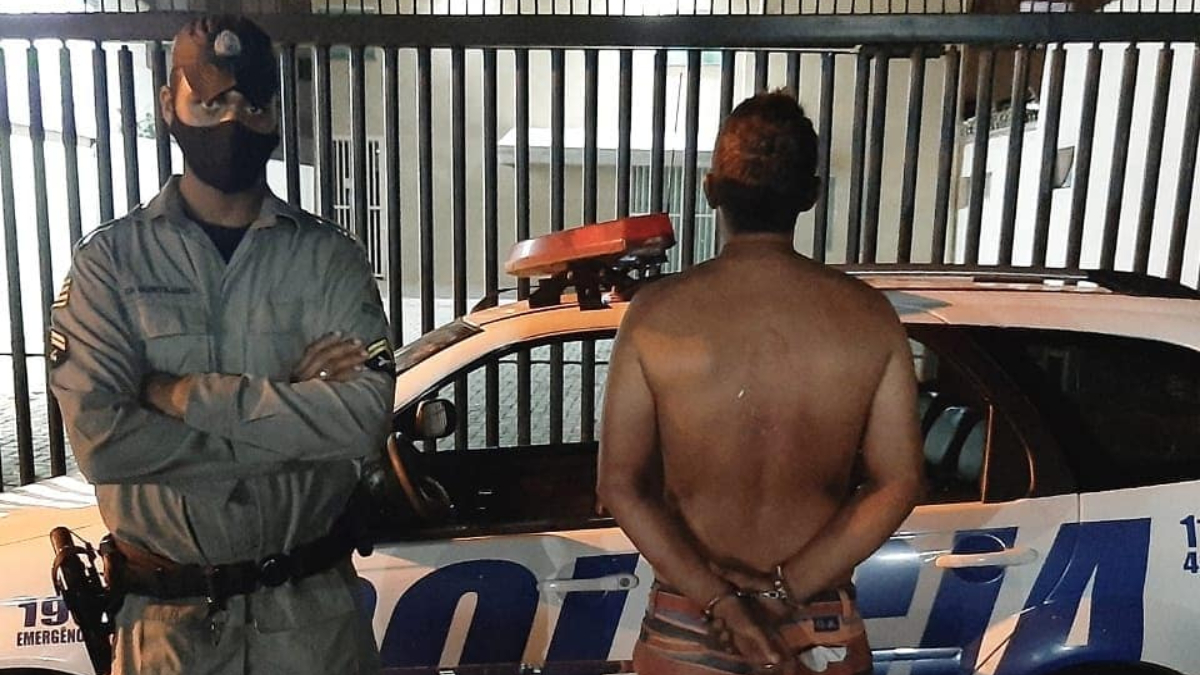 Homem é preso suspeito de agredir esposa com pedaço de telha e chave de fenda (Foto: Divulgação/PM)