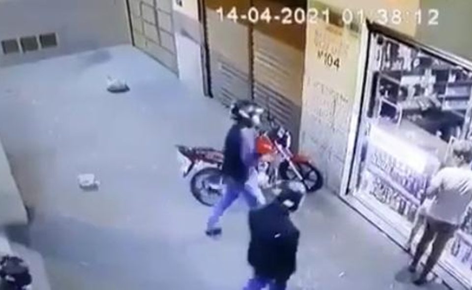 Cinco homens entram em distribuidora e matam dono em Goiânia; vídeo