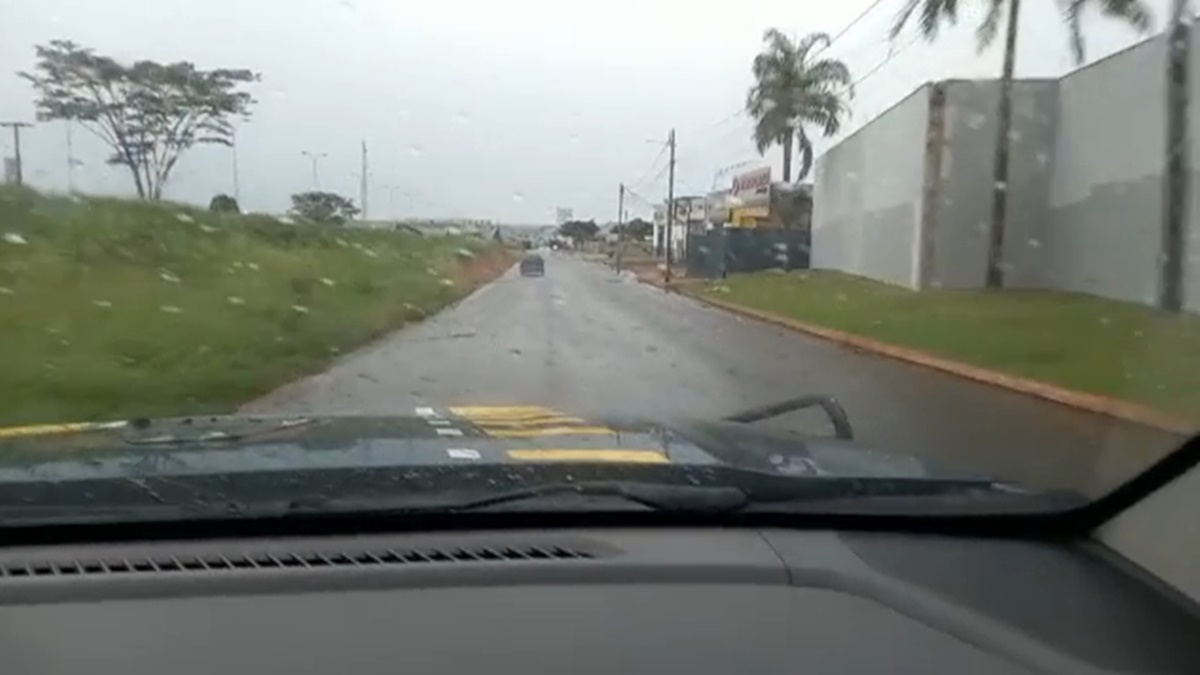 Um homem de 32 anos foi preso por dirigir embriagado, sem Carteira Nacional de Habilitação (CNH) e por agredir policiais, em Rio Verde. (Foto: divulgação/PRF)