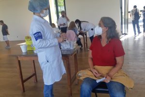Famosos tomam segunda dose de vacina contra Covid-19