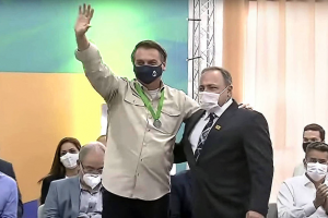 Presidente Jair Bolsonaro e ex-ministro da Saúde Eduardo Pazuello (Foto: Reprodução/Youtube)