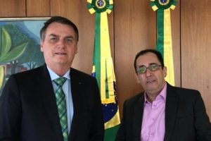 Bolsonaro nega que Kajuru pediu autorização para gravar ligação e o chama de 'maluco'