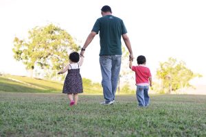 Bolsonaro sanciona lei que permite exame de paternidade em parentes do suposto pai