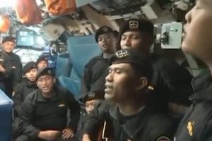 naufragar vídeo adeus Tripulação de submarino cantou canção chamada 'Adeus' antes de naufragar; vídeo