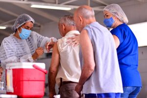 Vacinação contra a Covid-19 em pessoas com doenças preexistentes será a partir de maio
