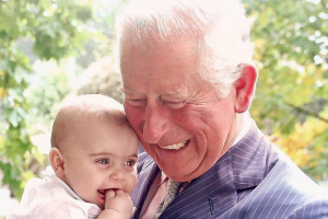 Príncipe Charles e seu neto, príncipe Louis - Instagram/colunadocampellooficia