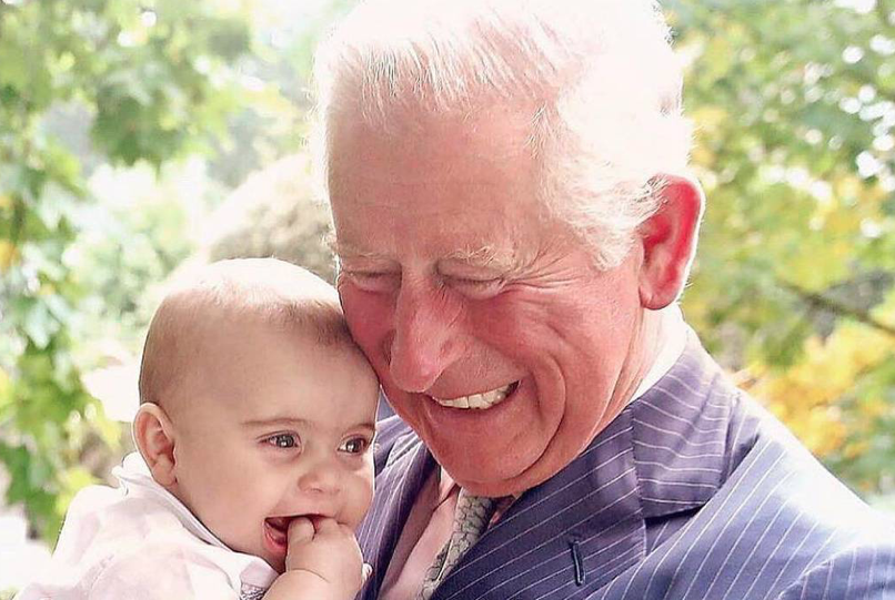 Príncipe Charles e seu neto, príncipe Louis - Instagram/colunadocampellooficia