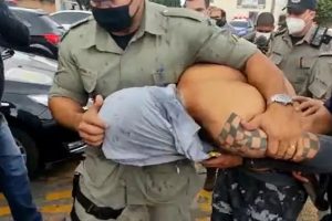 Prisão do técnico em refrigeração após furto de vacinas da Saúde estadual (Foto: reprodução/TV Anhanguera)