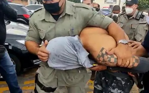 Prisão do técnico em refrigeração após furto de vacinas da Saúde estadual (Foto: reprodução/TV Anhanguera)