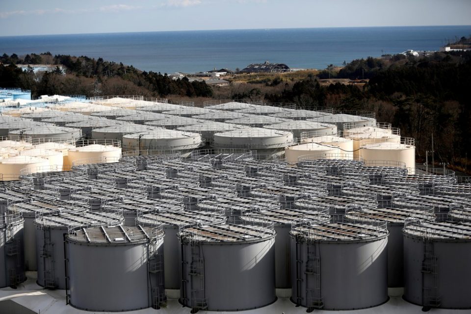 Japão anuncia despejo de mais de 100 mi de água radioativa no mar