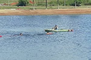 Dois jovens, de 20 e 21 anos, ficaram feridos após se afogarem no lago municipal de Nerópolis, na tarde deste sábado (24). (Foto: divulgação/Corpo de Bombeiros)