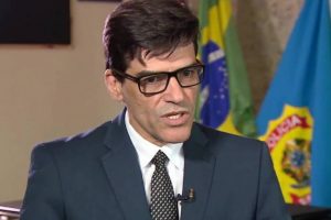 Alexandre Saraiva, chefe da PF no Amazonas: o 'alvo a ser abatido' (Foto: TV Globo)