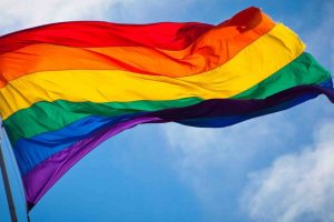 Parada do Orgulho LGBT vai arrecadar cestas básicas para pessoas com HIV Dia Internacional de Combate à LGBTIfobia
