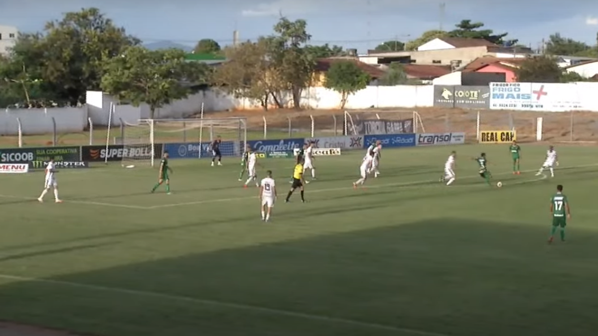 Fora de casa, Goiás vira sobre Jaraguá no final e volta a vencer na temporada