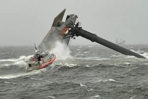 Navio naufraga com 18 tripulantes no Golfo do México