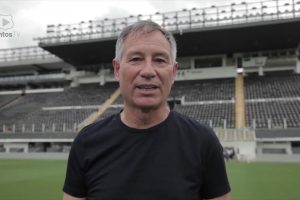 Técnico Ariel Holan pede demissão do Santos após 2 meses