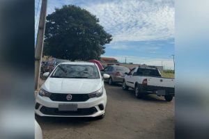 Integrantes dos grupos prioritários na imunização contra a Covid-19 têm enfrentado filas e muita espera nos postos de vacinação em Goiânia. (Foto: reprodução)