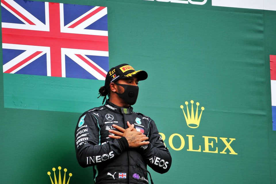Em Ímola, Lewis Hamilton supera rivais da Red Bull e fatura 99ª pole na Fórmula 1
