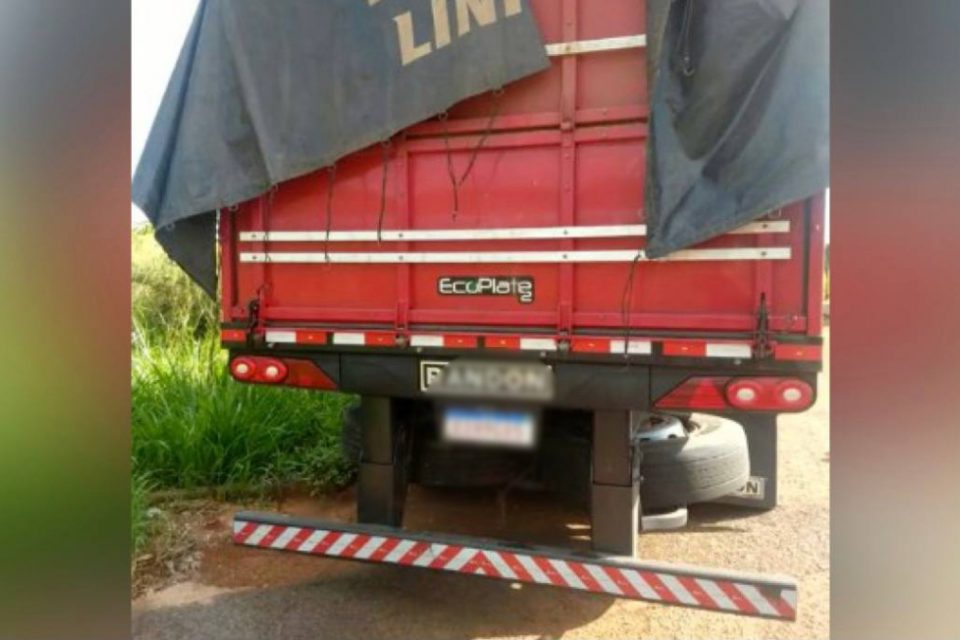 Carreta roubada, com carga avaliada em R$ 300 mil, é recuperada em Rialma