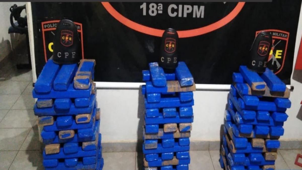 Em Jataí, equipes do Comando de Policiamento Especializado (CPE) apreenderam aproximadamente 120 quilos de maconha