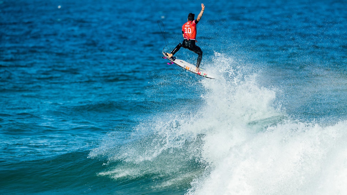 Gabriel Medina é campeão em etapa na Austrália; Tatiana Weston