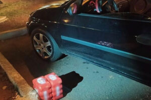 A Guarda Civil flagrou o momento em que um motorista embriagado dirigia em alta velocidade e quase atropelou um pedestre, em Rio Verde
