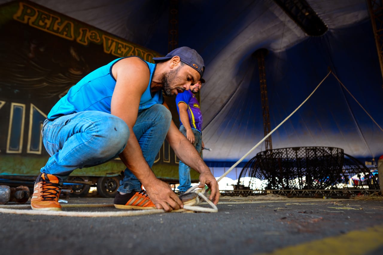Artistas de circo retomam atividades em meio a futuro incerto